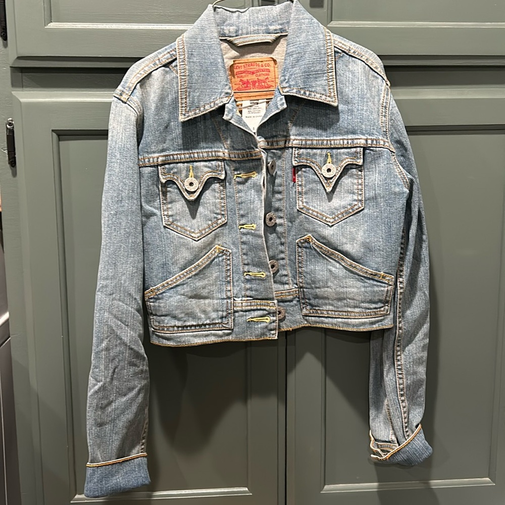 Levi’s cropped denim jacket